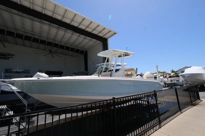 Slide: The Image of Boston Whaler 250 Dauntless 2027 - 1