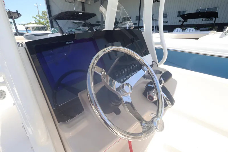 Slide: The Image of Boston Whaler 250 Dauntless 2027 - 15