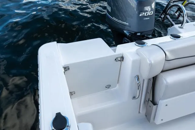 Slide: The Image of 2023 Wellcraft 222 Fisherman boat with Yamaha 200 outboard motor. - 4