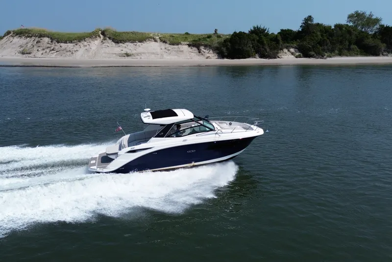 Slide: The Image of Sea Ray 320 SUNDANCER 2023 - 4