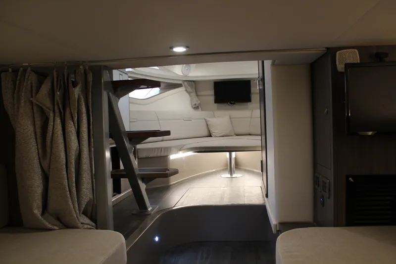 Slide: The Image of Sea Ray 320 SUNDANCER 2023 - 24