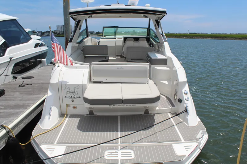 Slide: The Image of Sea Ray 320 SUNDANCER 2023 - 9