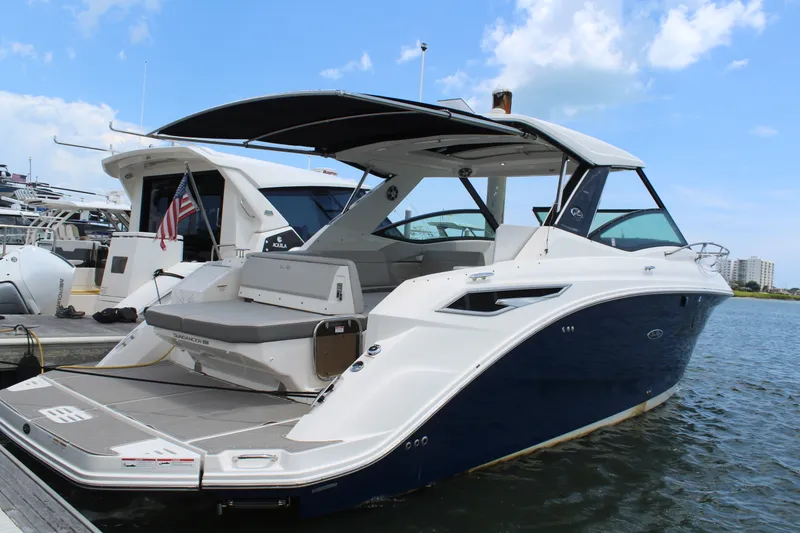 Slide: The Image of Sea Ray 320 SUNDANCER 2023 - 6