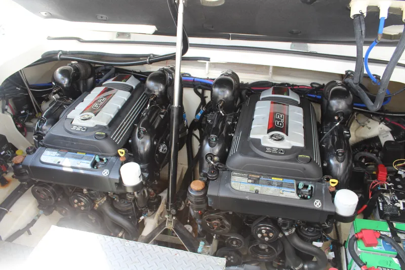 Slide: The Image of Sea Ray 320 SUNDANCER 2023 - 33