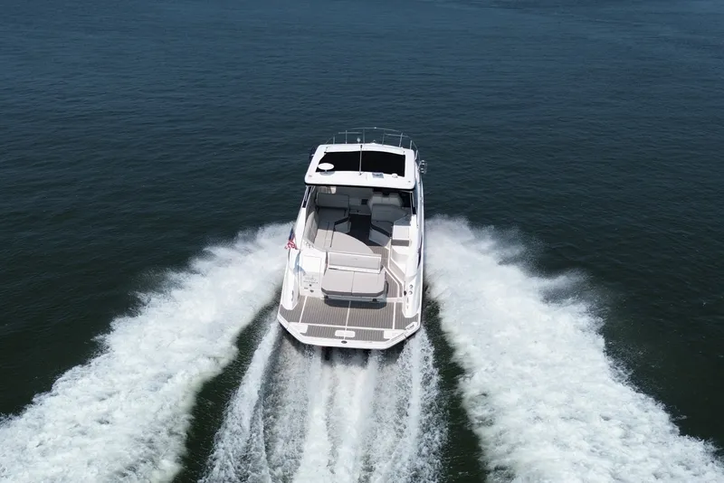 Slide: The Image of Sea Ray 320 SUNDANCER 2023 - 3