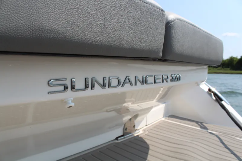 Slide: The Image of Sea Ray 320 SUNDANCER 2023 - 11