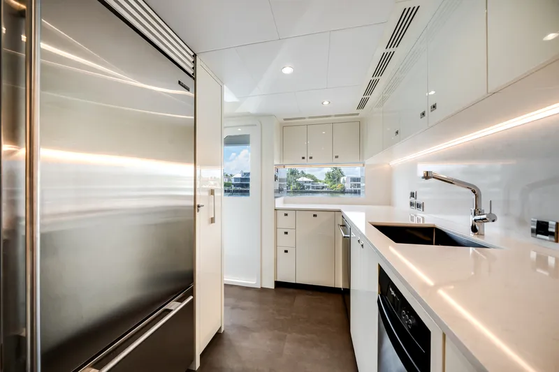 Slide: The Image of Ocean Alexander 27R 2025 - 34