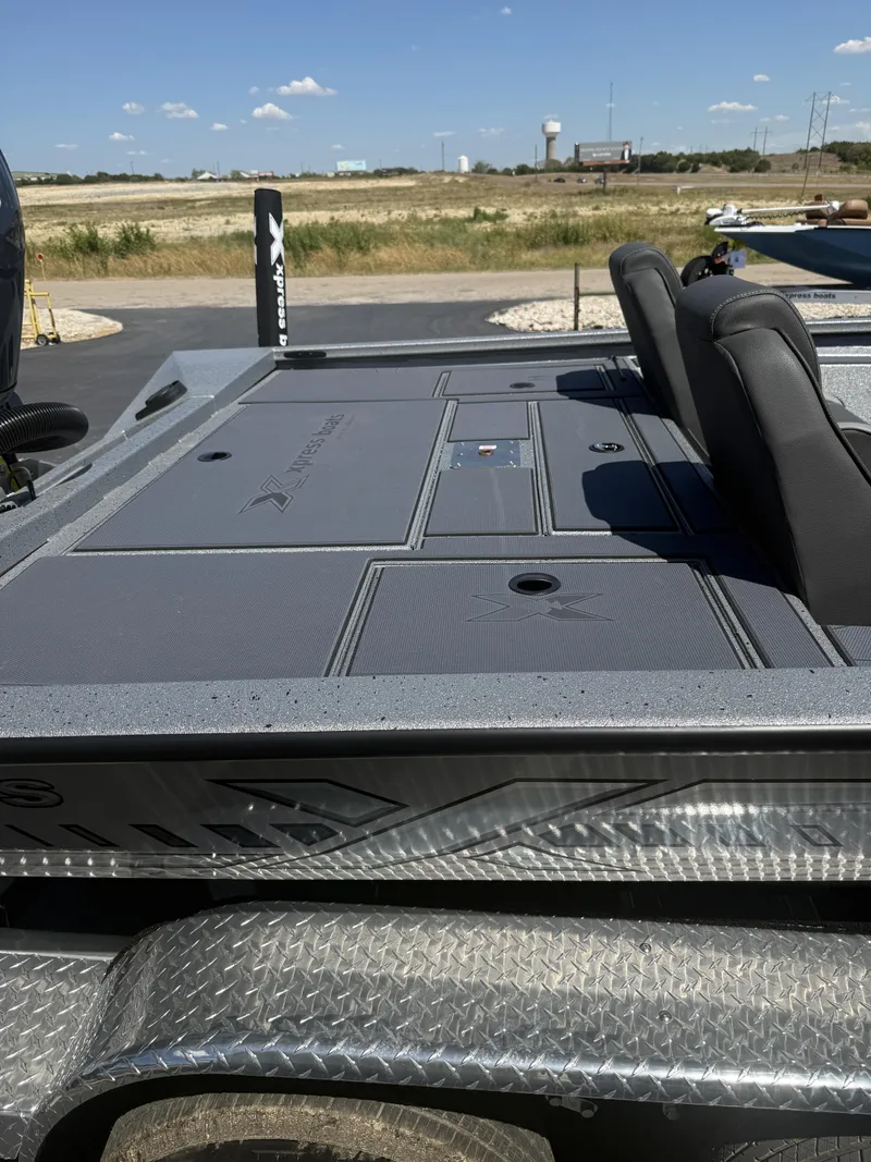 Slide: The Image of Xpress H 20 CRAPPIE 2027 - 7