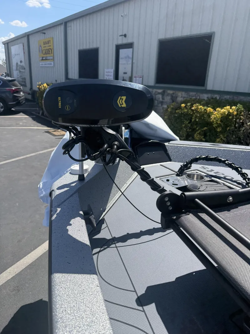 Slide: The Image of Xpress H 20 CRAPPIE 2027 - 15