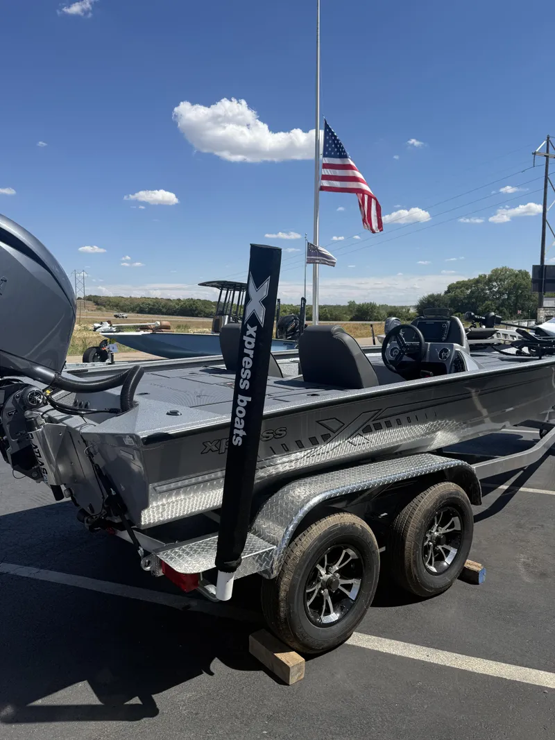 Slide: The Image of Xpress H 20 CRAPPIE 2027 - 4