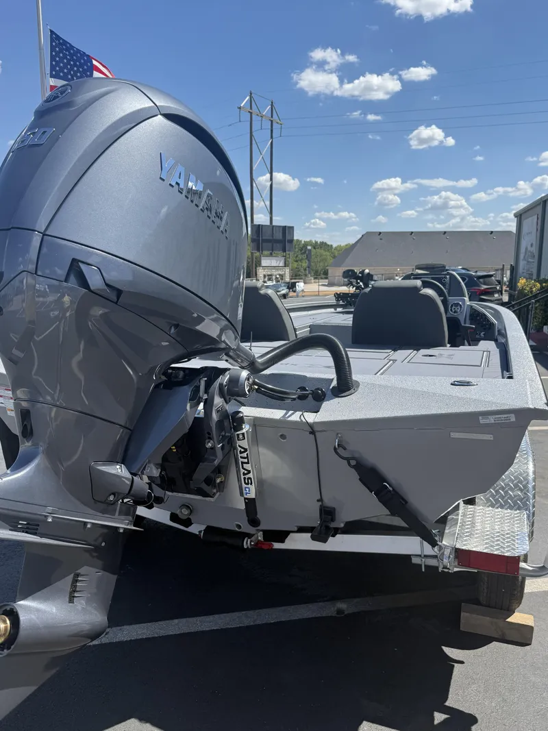 Slide: The Image of Xpress H 20 CRAPPIE 2027 - 3