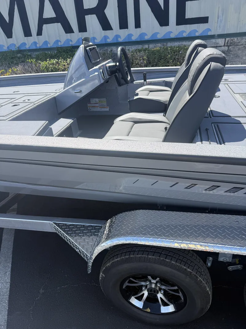 Slide: The Image of Xpress H 20 CRAPPIE 2027 - 10