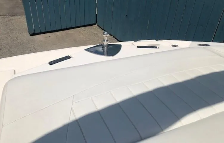 Slide: The Image of 2004 Regal 2200 Bowrider boat with white upholstery. - 31