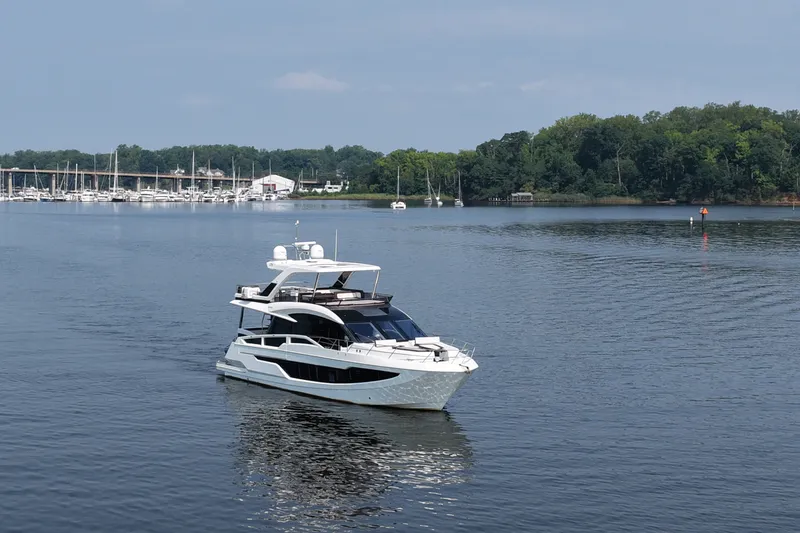 Slide: The Image of Galeon 640 FLY 2018 - 18