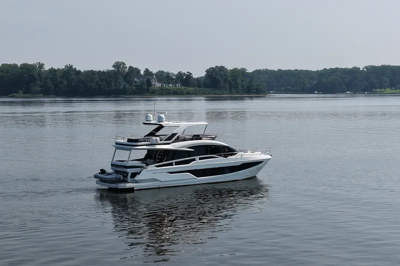 Slide: The Image of Galeon 640 FLY 2018 - 12
