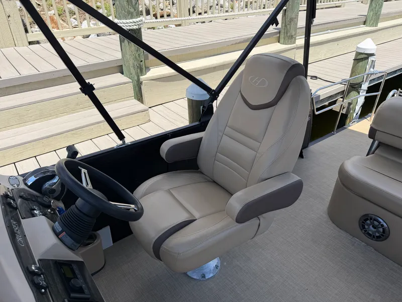 Slide: The Image of Harris 230 CRUISER 2020 - 15