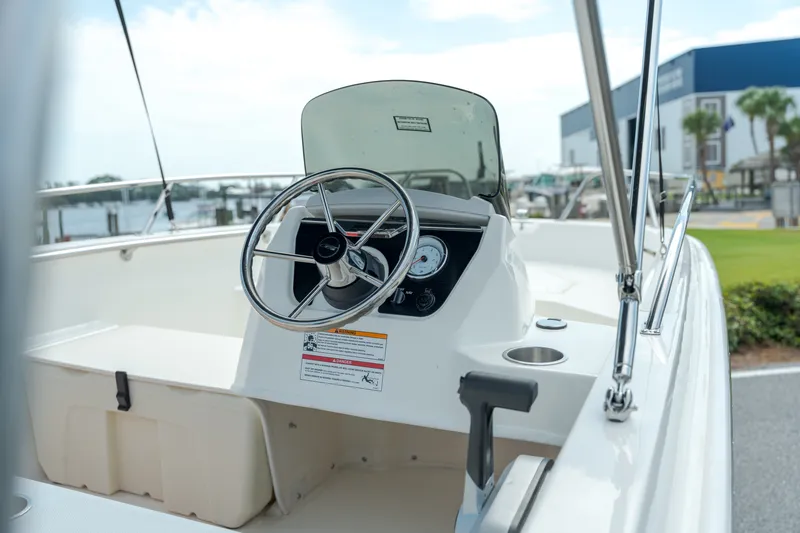 Slide: The Image of Boston Whaler 160 Super Sport 2027 - 11