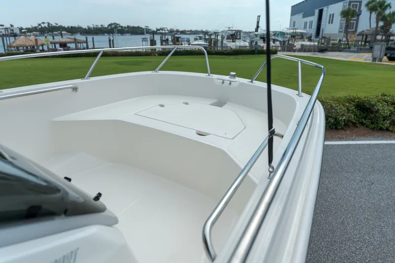 Slide: The Image of Boston Whaler 160 Super Sport 2027 - 8