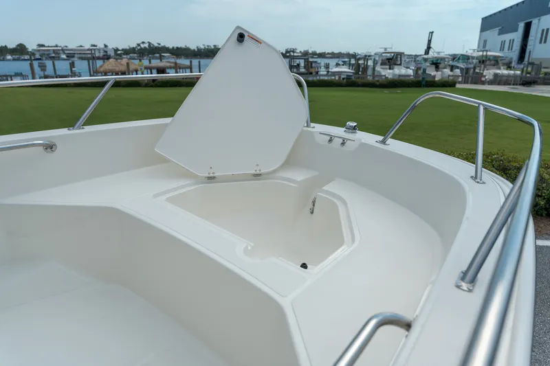 Slide: The Image of Boston Whaler 160 Super Sport 2027 - 9