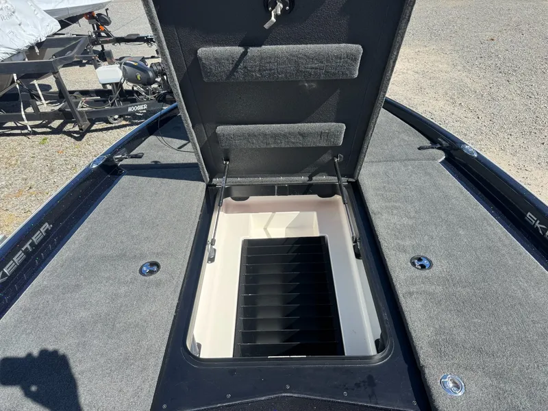 Slide: The Image of Skeeter ZXR20 2023 - 23