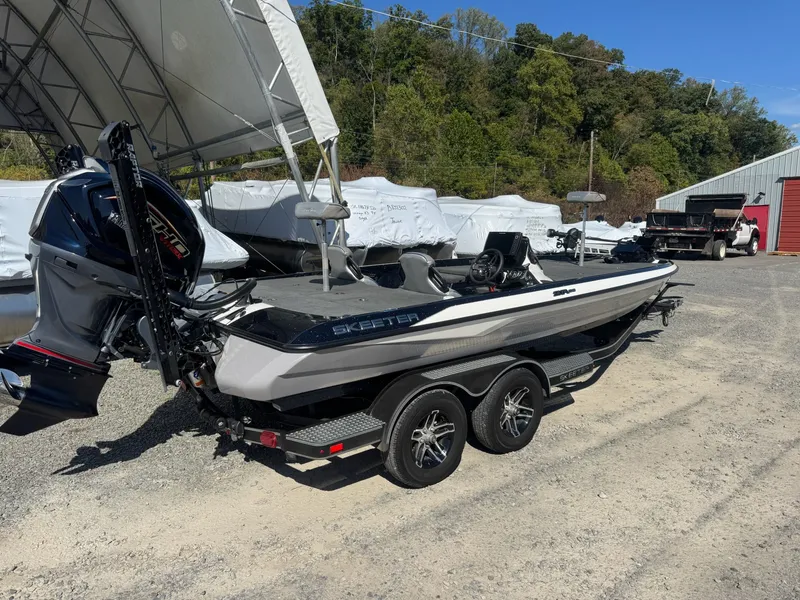 Slide: The Image of Skeeter ZXR20 2023 - 25