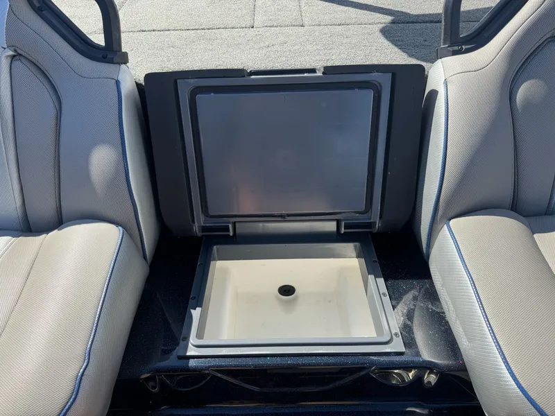 Slide: The Image of Skeeter ZXR20 2023 - 9