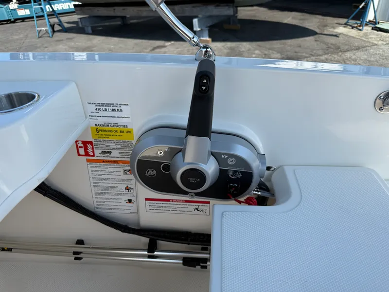 Slide: The Image of Boston Whaler 160 Super Sport 2027 - 10