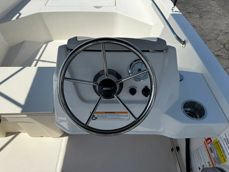 Slide: The Image of Boston Whaler 160 Super Sport 2027 - 9