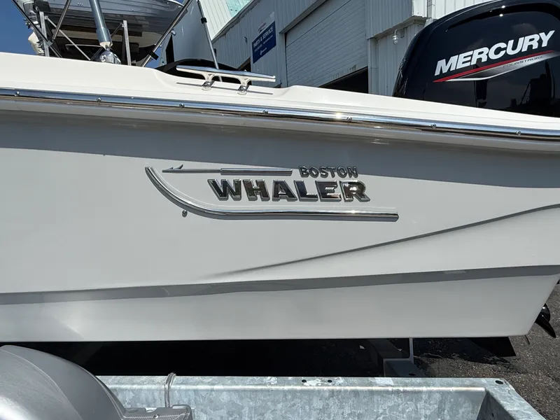 Slide: The Image of Boston Whaler 160 Super Sport 2027 - 8