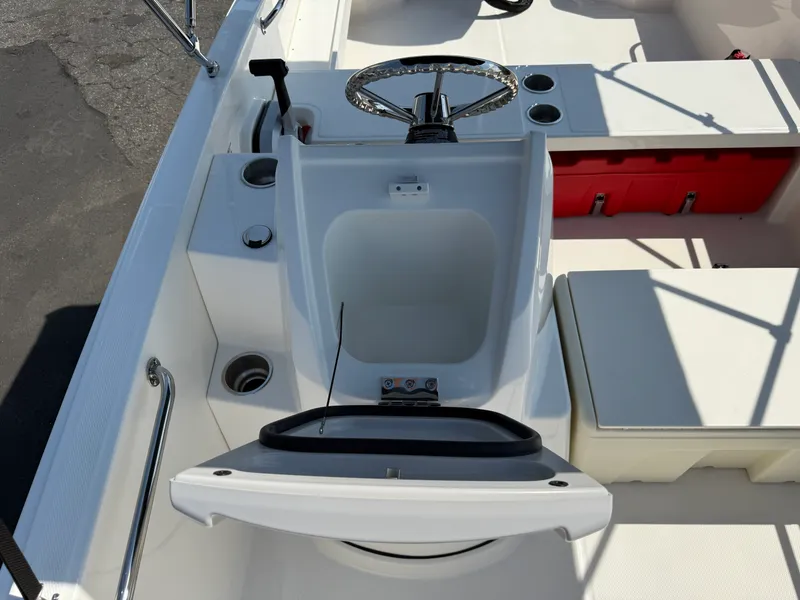 Slide: The Image of Boston Whaler 160 Super Sport 2027 - 12
