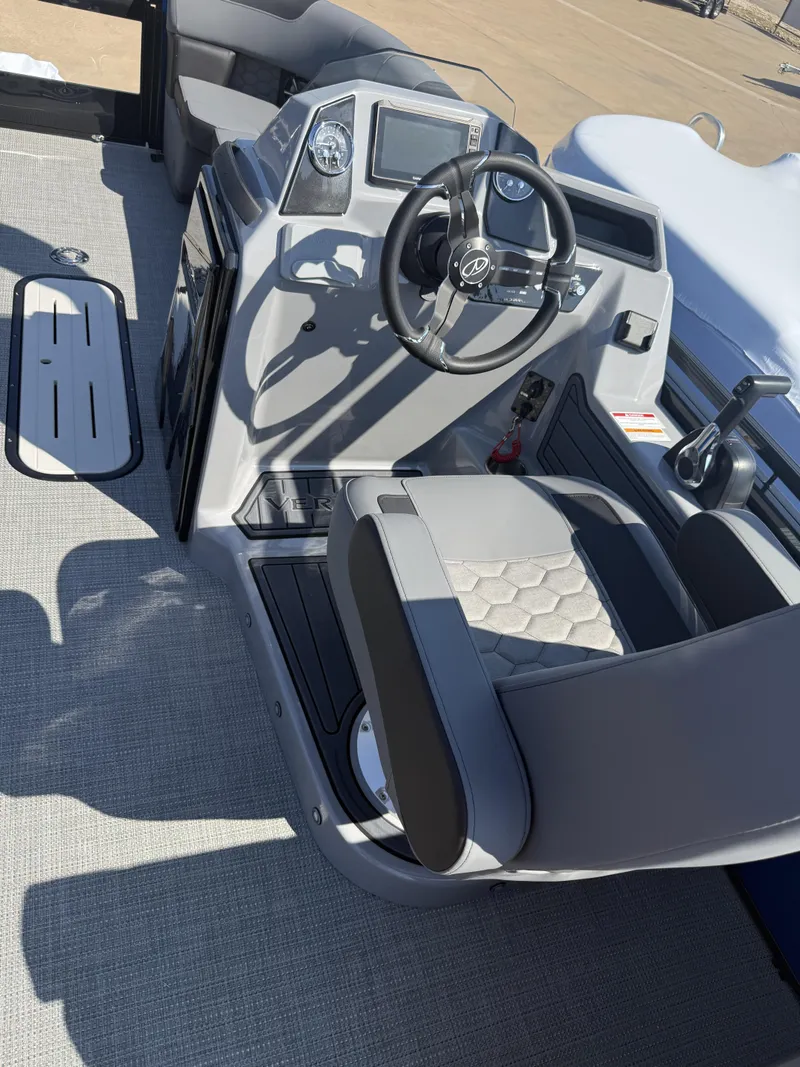 Slide: The Image of Veranda VR235VL3 2027 - 2