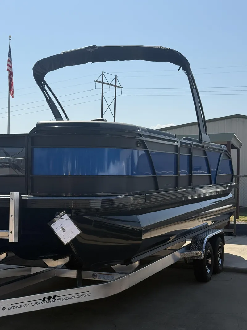 Slide: The Image of Veranda VR235VL3 2027 - 24