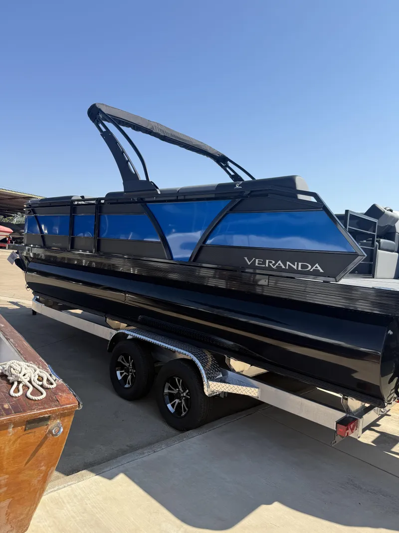 Slide: The Image of Veranda VR235VL3 2027 - 26