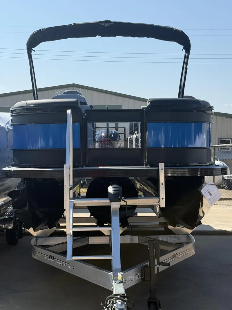 Slide: The Image of Veranda VR235VL3 2027 - 23