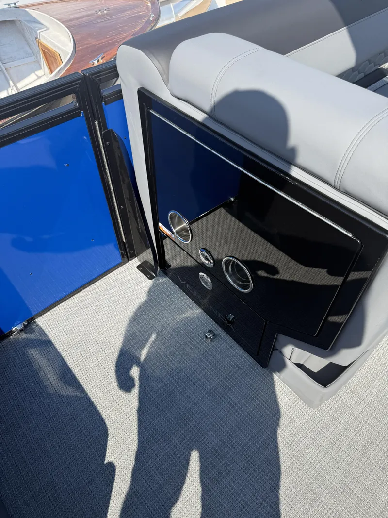 Slide: The Image of Veranda VR235VL3 2027 - 8