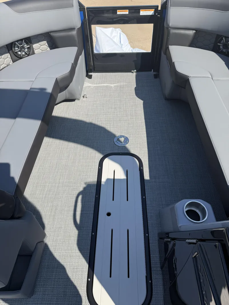 Slide: The Image of Veranda VR235VL3 2027 - 14