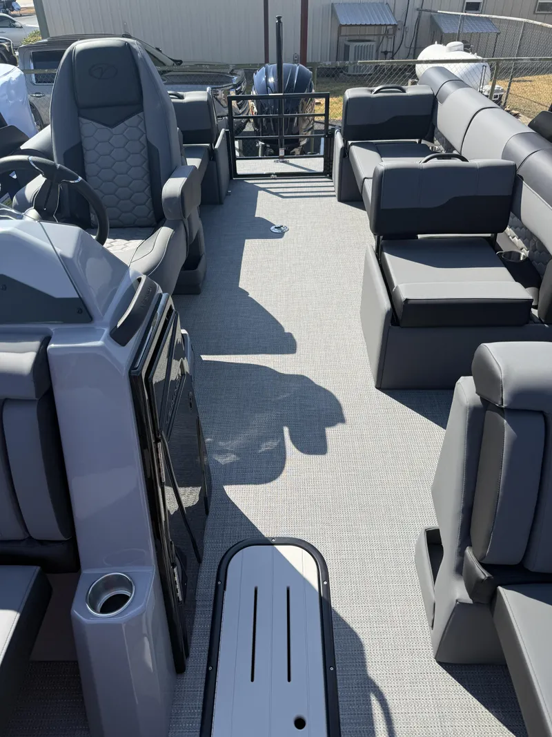Slide: The Image of Veranda VR235VL3 2027 - 15