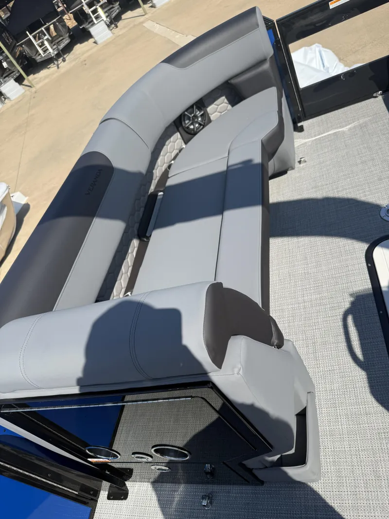 Slide: The Image of Veranda VR235VL3 2027 - 11