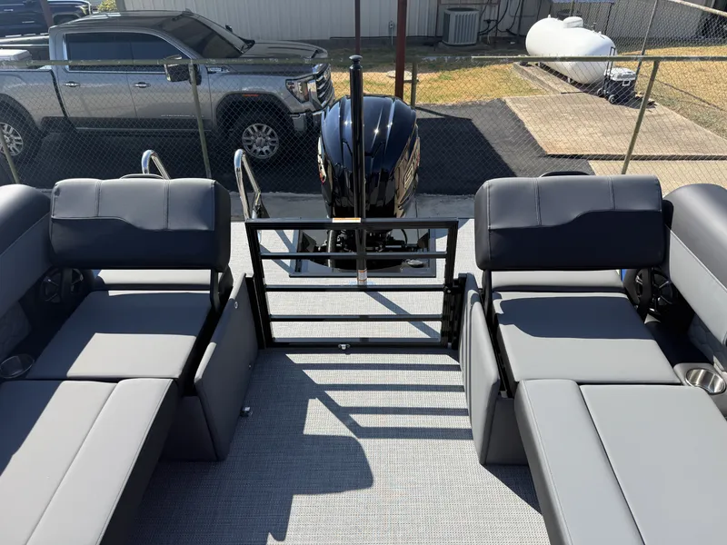 Slide: The Image of Veranda VR235VL3 2027 - 19