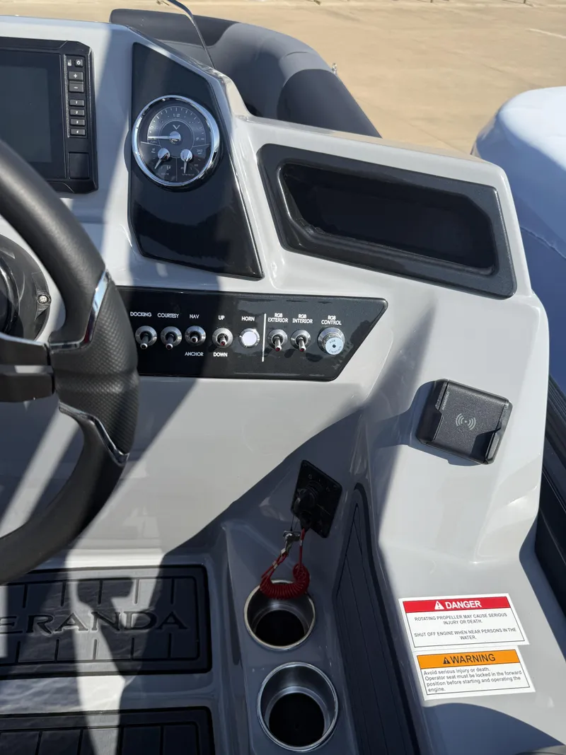 Slide: The Image of Veranda VR235VL3 2027 - 4