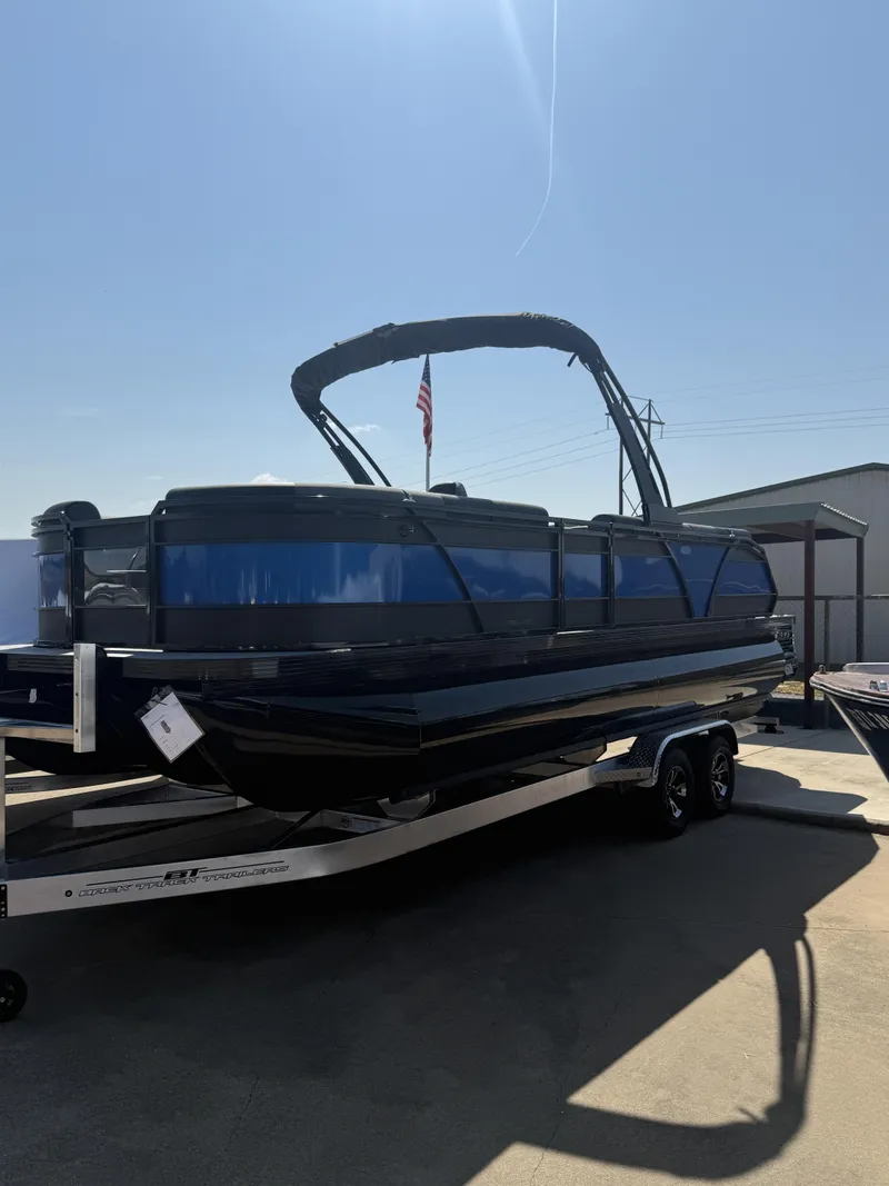 Slide: The Image of Veranda VR235VL3 2027 - 25