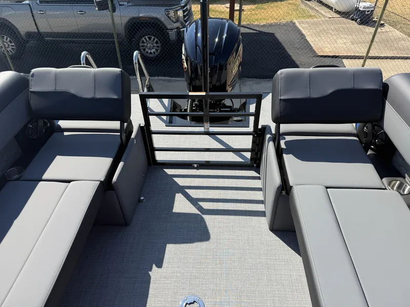 Slide: The Image of Veranda VR235VL3 2027 - 20