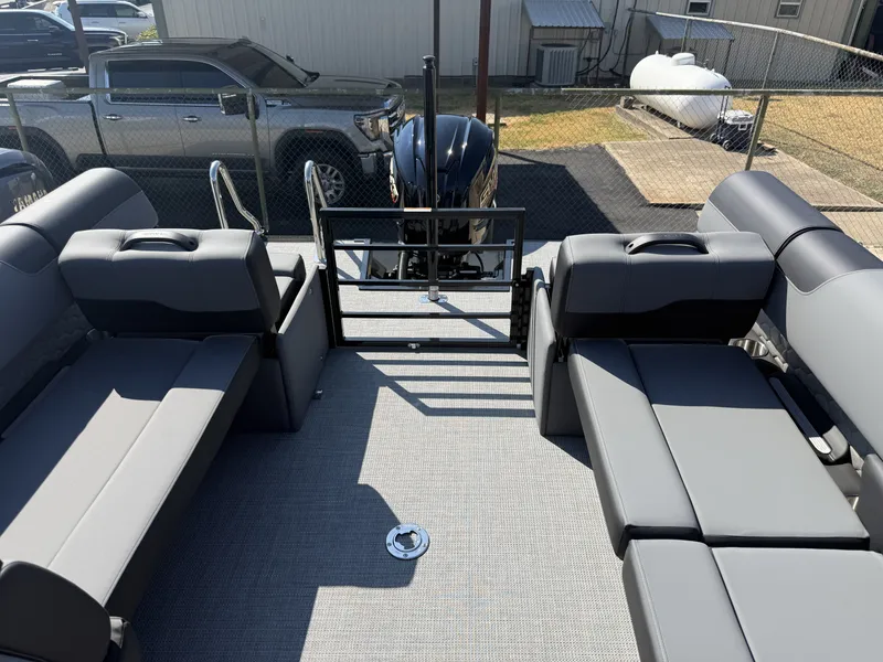Slide: The Image of Veranda VR235VL3 2027 - 18