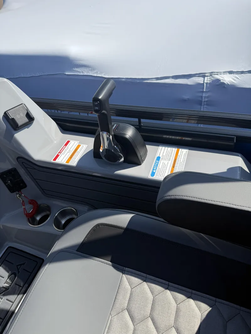Slide: The Image of Veranda VR235VL3 2027 - 6