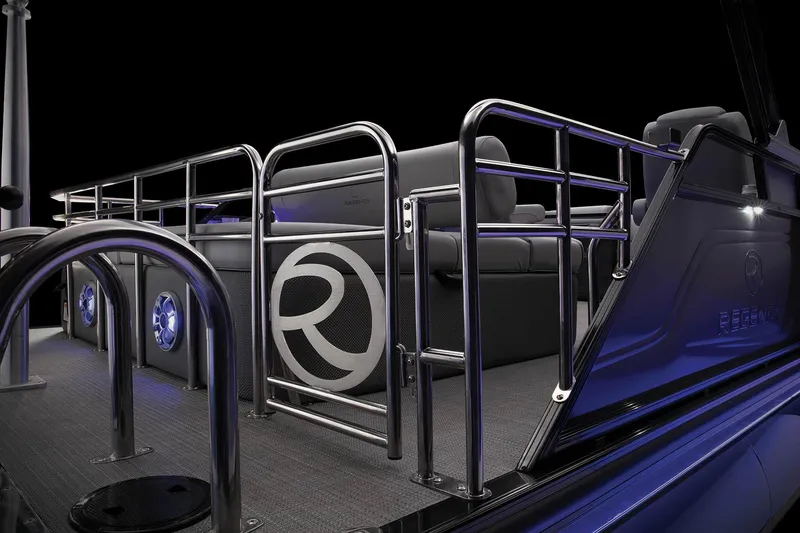 Slide: The Image of Regency 250 LE3 Sport 2023 - 32