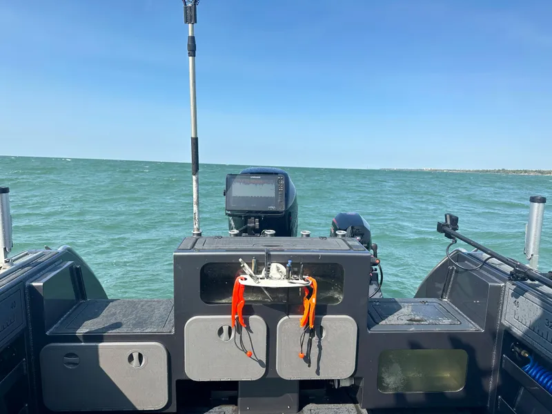 Slide: The Image of Twin Walk Through Transom with Center Livewell - 18