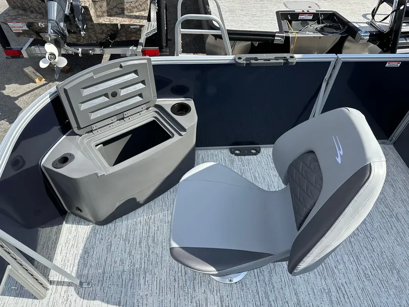 Slide: The Image of 2025 Bennington 22 SF pontoon boat with fishing seat and storage compartment. - 35