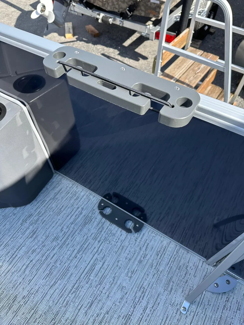 Slide: The Image of 2025 Bennington 22 SF pontoon boat interior with fishing seat setup. - 44