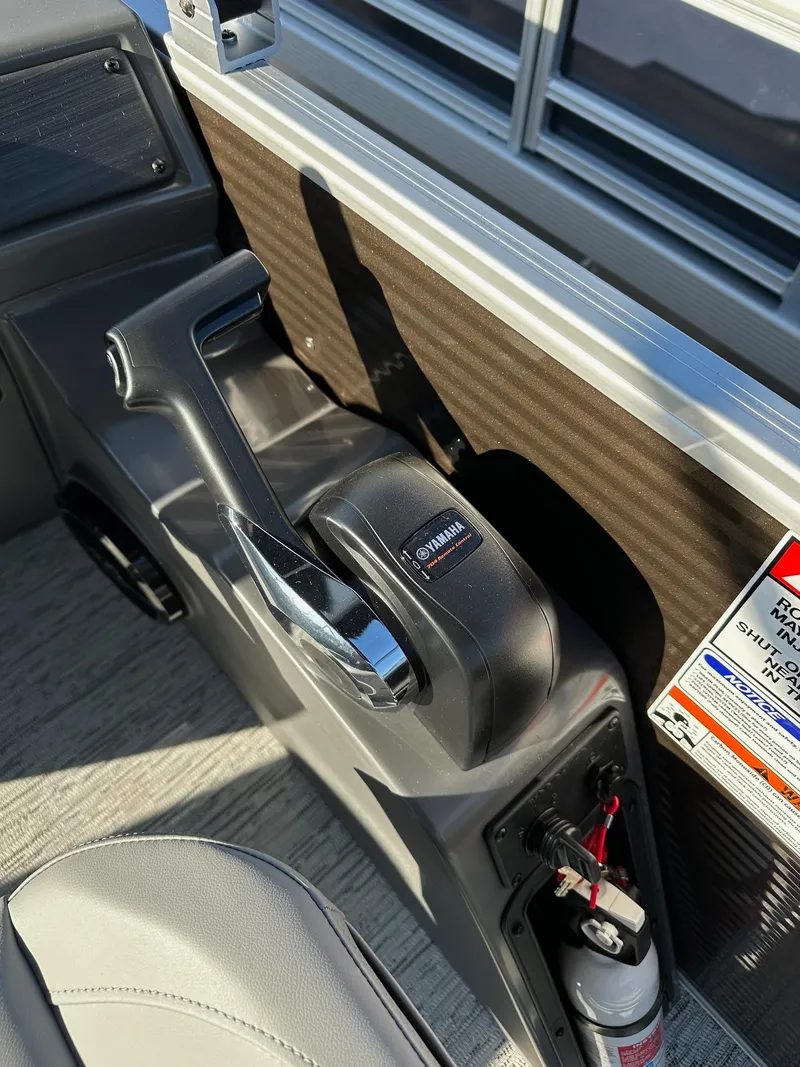 Slide: The Image of 2025 Bennington 188 SS Family Fish Pontoon throttle control with Yamaha branding. - 23