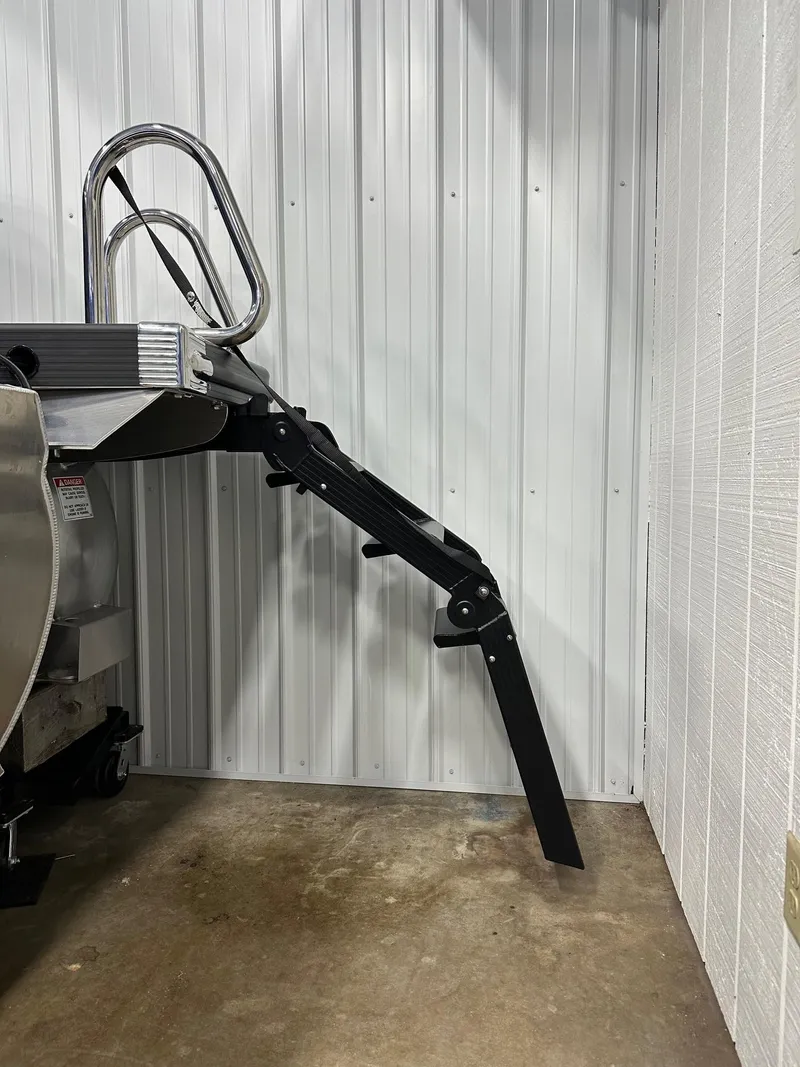 Slide: The Image of Ladder of 2025 Bennington 22 MFB Tritoon against a white wall. - 26